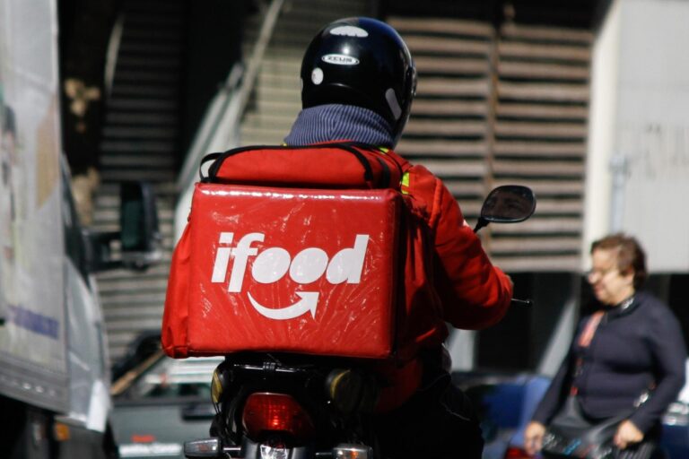 Entregador do iFood: Conheça seus direitos em caso de acidente