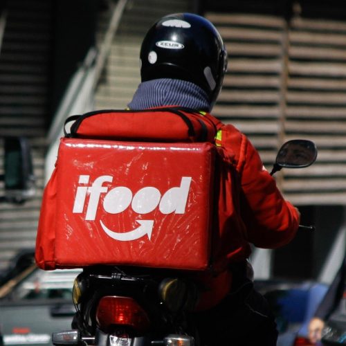 Entregador do iFood: Conheça seus direitos em caso de acidente
